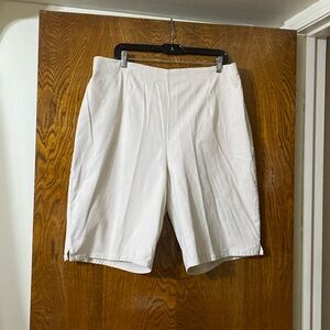 D&co. / beige peddle pusher short / Size 1X